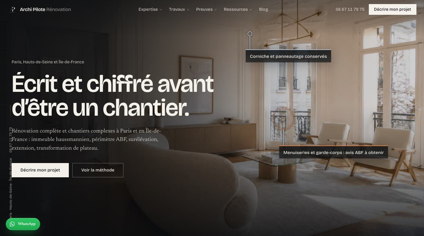 Page d'accueil Archi Pilote Rénovation — « Écrit et chiffré avant d'être un chantier », salon haussmannien avec annotations